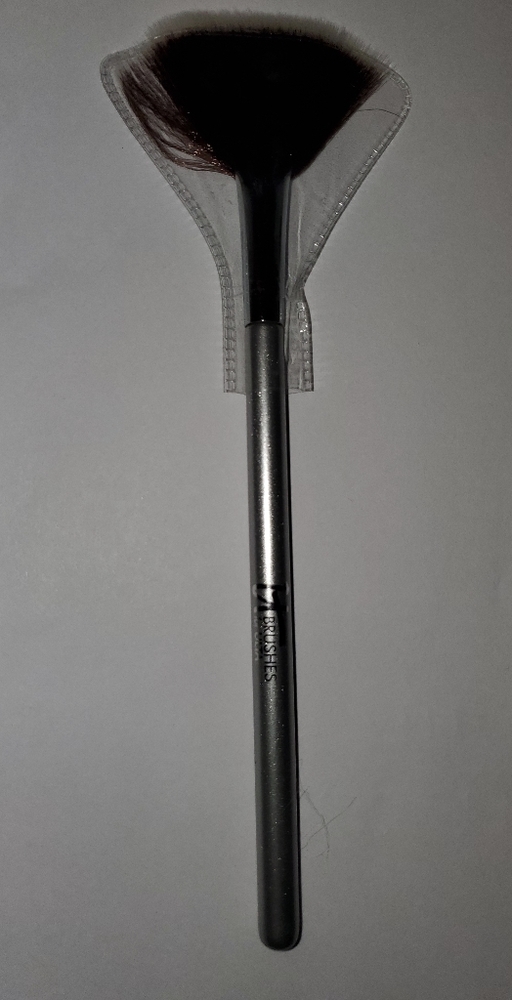 It Cosmetics Airbrush Radiance Fan #116